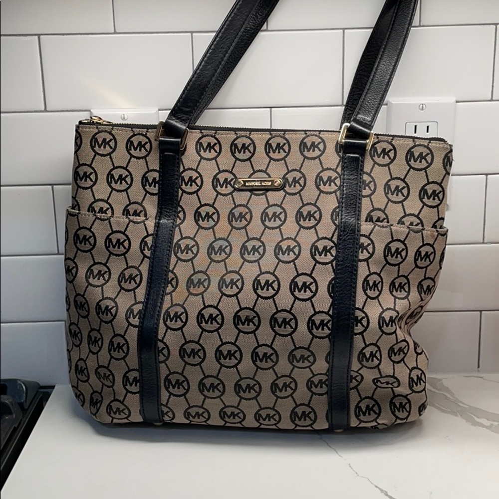 Michael Kors like new purse!